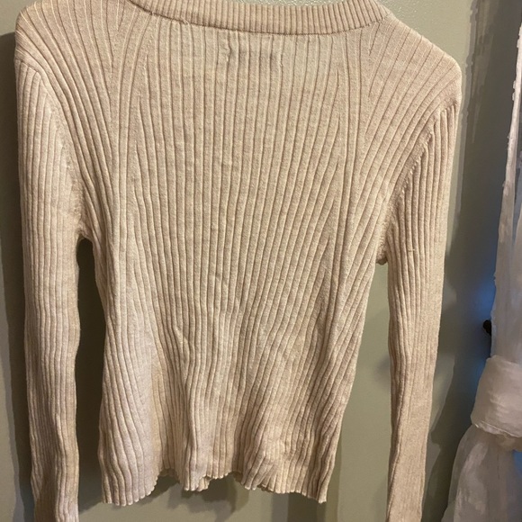 American Eagle Long Sleeve Cream Sweater - Picture 3 of 3